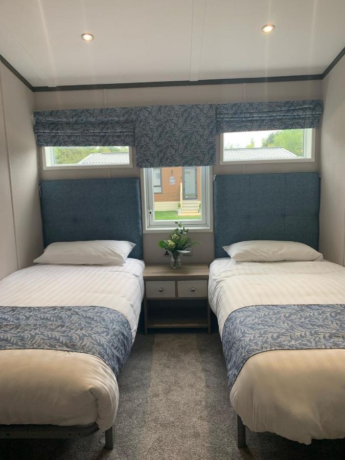 Graceland Lodge With Hot Tub Barmby on the Moor 외부 사진